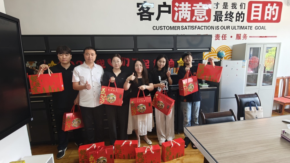 Maotong은 Dragon Boat Festival을 축하합니다
