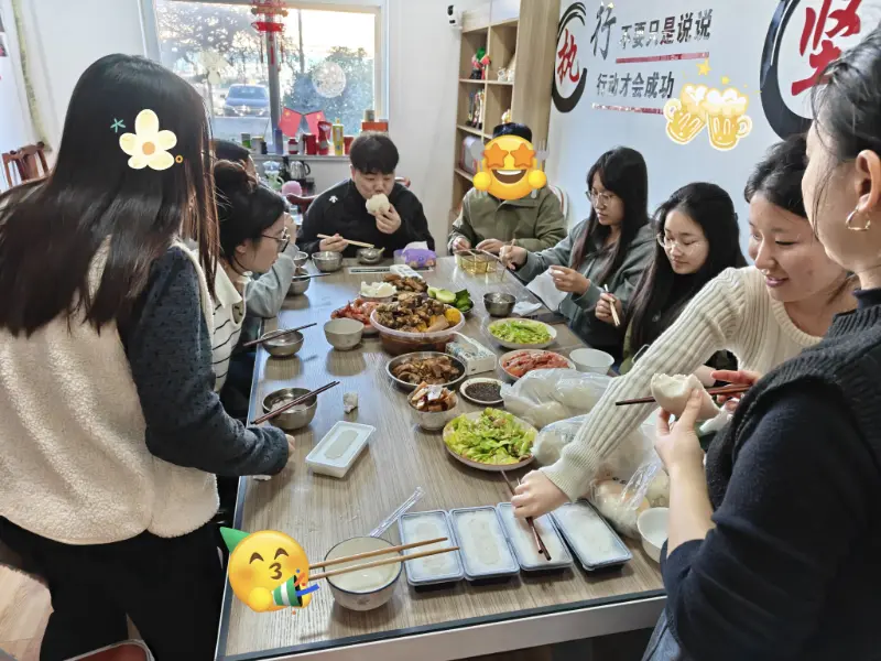 자발적인 점심 식사는 지속적인 사무실 유대감을 형성합니다